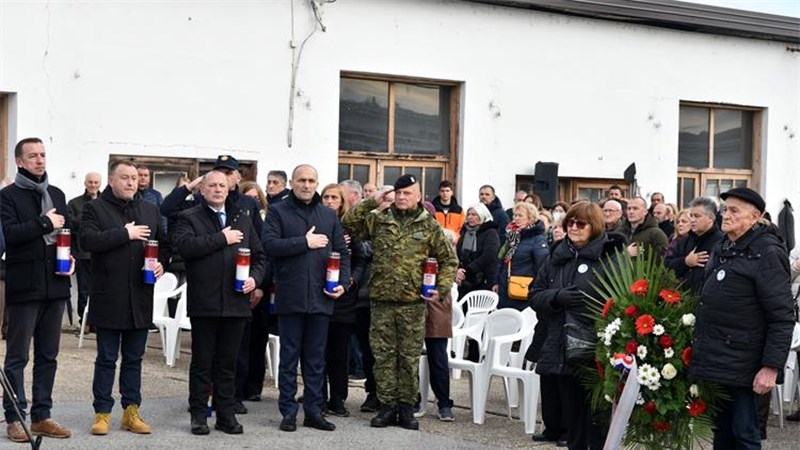 Ministri Medved i Anušić odali počast žrtvama Veleprometa i Ovčare