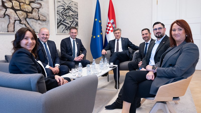 Vlada će i dalje snažno podupirati hrvatsku odbojku i sport