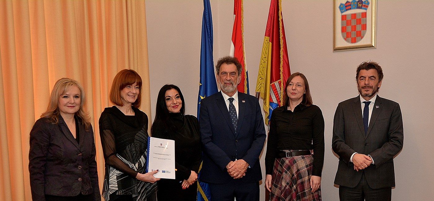 Fuchs uručio sedam ugovora za ulaganje u škole u Karlovačkoj županiji