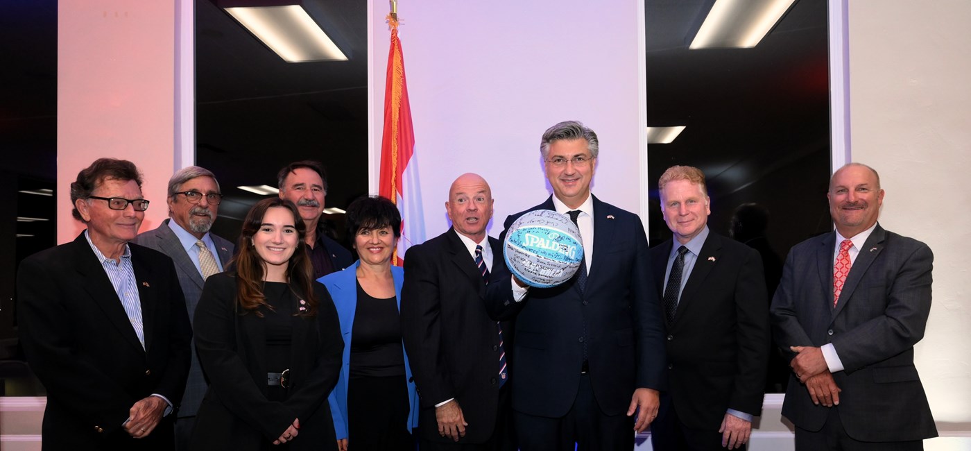 Hrvati u Kaliforniji njeguju hrvatski identitet i kulturu, a istodobno su važan dio američkog društva i gospodarstva