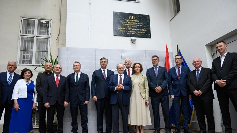 Otkrivena spomen-ploča u povodu donošenja Zakona o hrvatskom jeziku