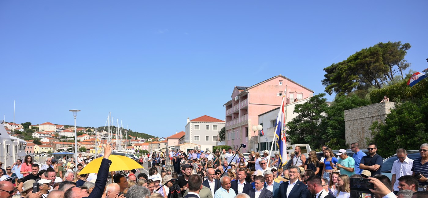 Plenković na Dugom otoku: Vlada je uložila u razvoj hrvatskih otoka 3,4 milijarde eura