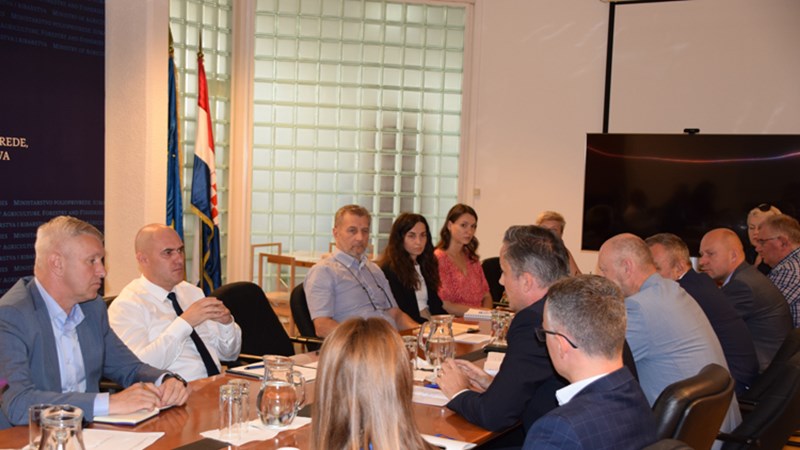 Ministar Dabro s predstavnicima zajednice županija i DHMZ-a o obrani od tuče