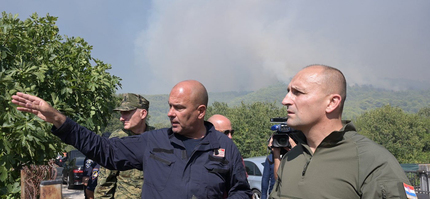 Anušić: Vatrogasci i zračne snage trenutno se bore s tri velika požara