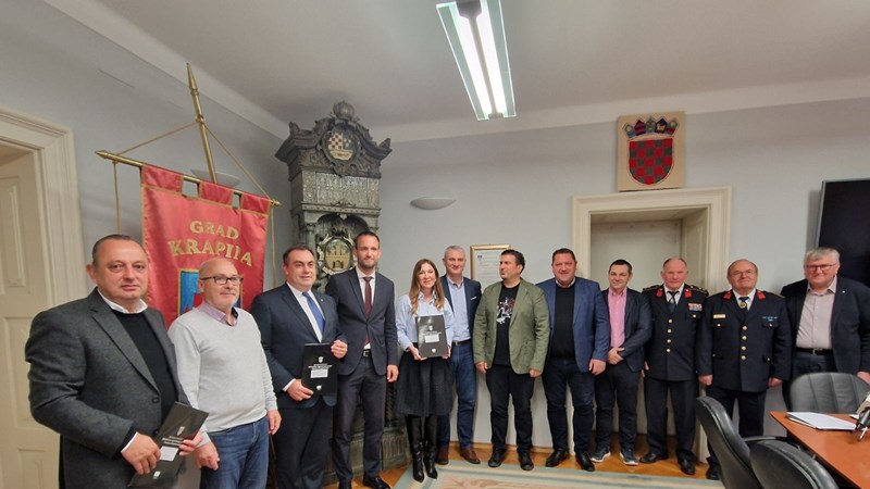 Erlić u Krapini uručio ugovore vrijedne 480.000 eura: Cilj Vlade je pojačati ulaganja u gradove