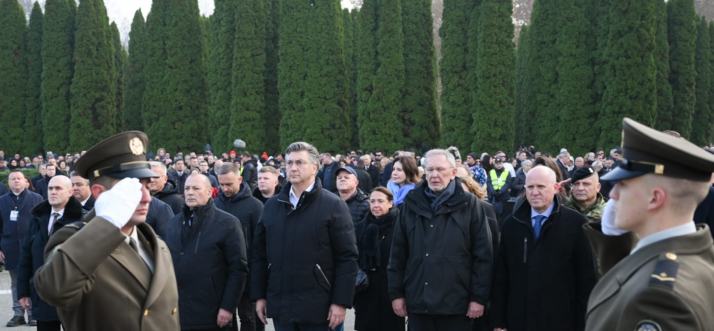 S pijetetom i dubokom zahvalnošću danas u Vukovaru pokazujemo snagu svehrvatskog zajedništva