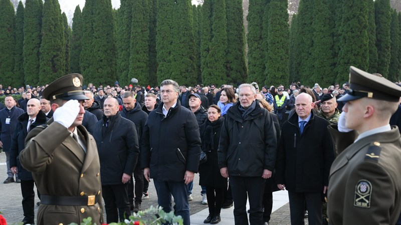 S pijetetom i dubokom zahvalnošću danas u Vukovaru pokazujemo snagu svehrvatskog zajedništva