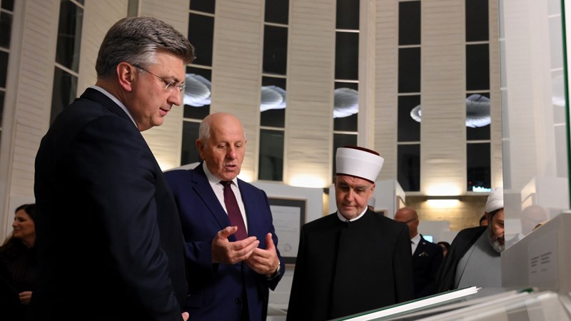 Izložba "Pod nebom vedre vjere - Islam i Europa u iskustvu Bosne" otvara put boljeg povezivanja Hrvatske i BiH