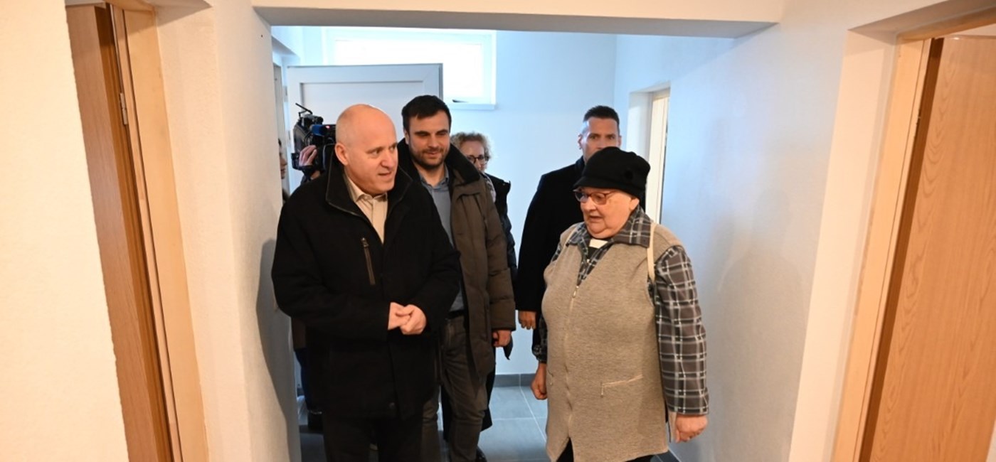 Bačić obišao Glinu i Dvor: Obnova u punom jeku