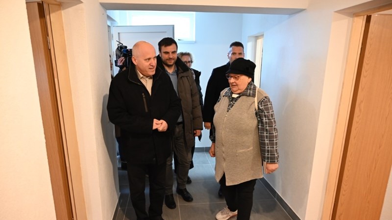 Bačić obišao Glinu i Dvor: Obnova u punom jeku
