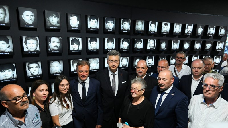 Predsjednik Vlade Plenković otvorio Spomen prostor za 116 poginulih sinjskih i cetinjskih heroja
