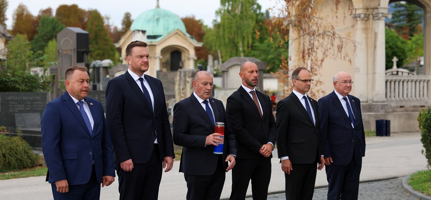 Odajemo počast žrtvama i osuđujemo zločine svih totalitarnih režima