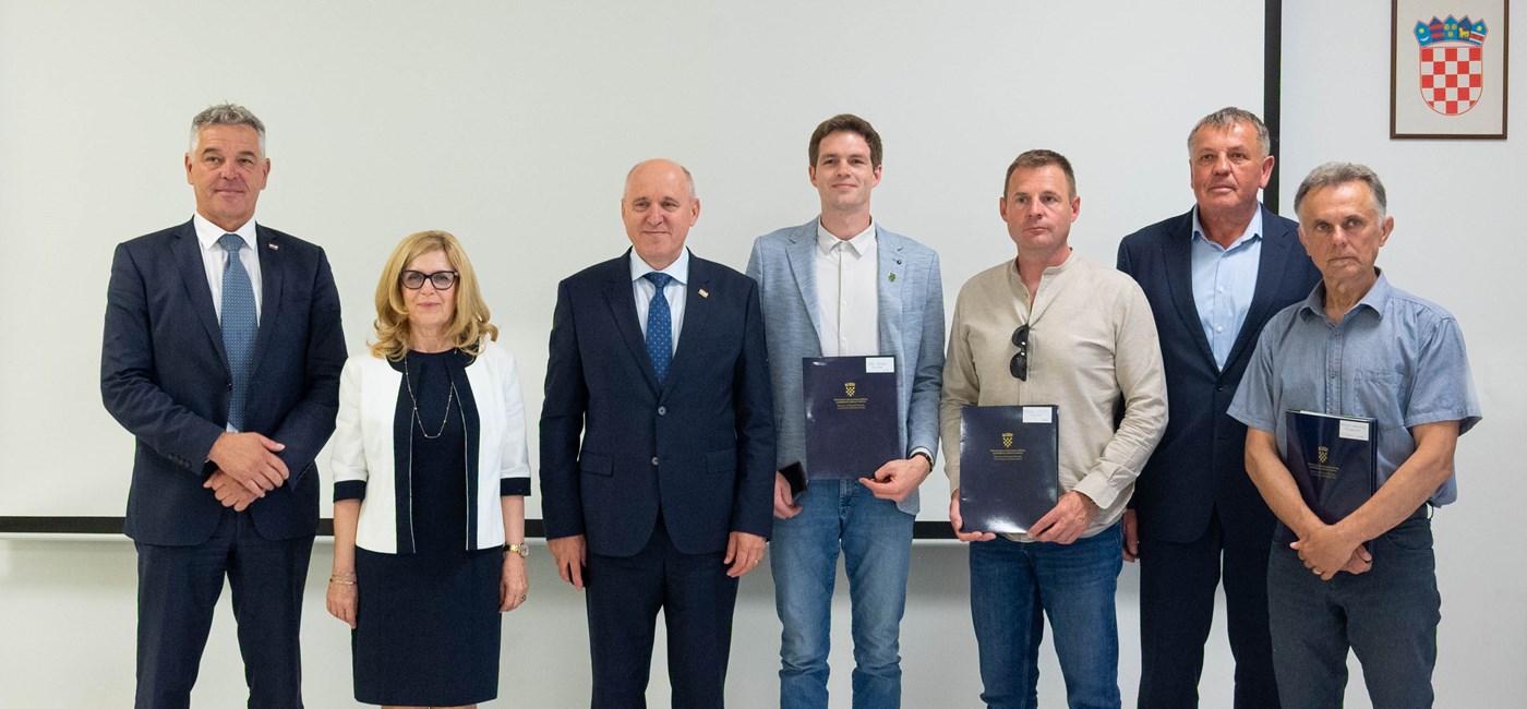 Bačić u Bakru uručio ugovore o sufinanciranju vrijedne 2,4 milijuna eura