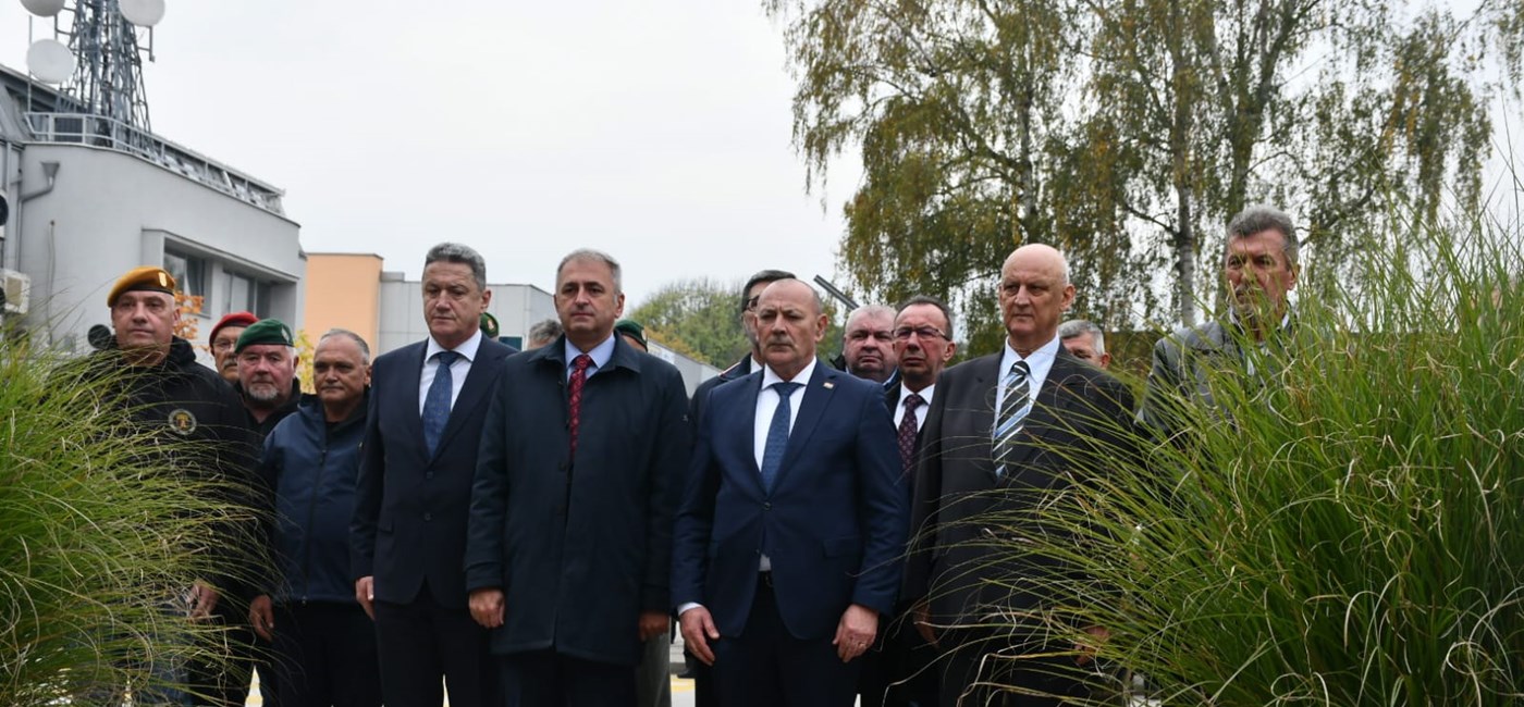 Medved uručio priznanja 115 postrojbi HV-a i HVO-a za sudjelovanje u operacijama Maestral i Južni potez