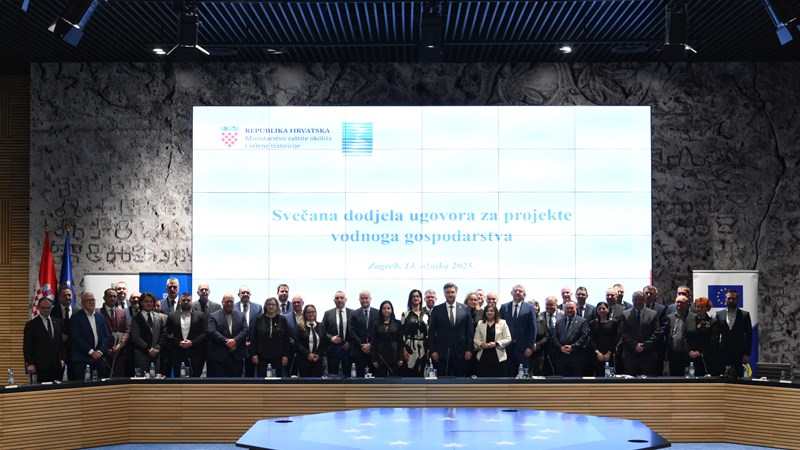 Plenković na uručivanju 19 novih ugovora: Od 2016. Vlada uložila 4,4 milijardi eura u projekte vodnog gospodarstva