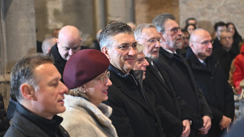 Sretan Božić - uz poruke mira, dobrote i solidarnosti