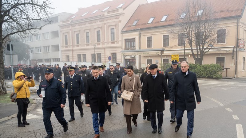5. obljetnica petrinjskog potresa - ministar Bačić u Petrinji i Sisku
