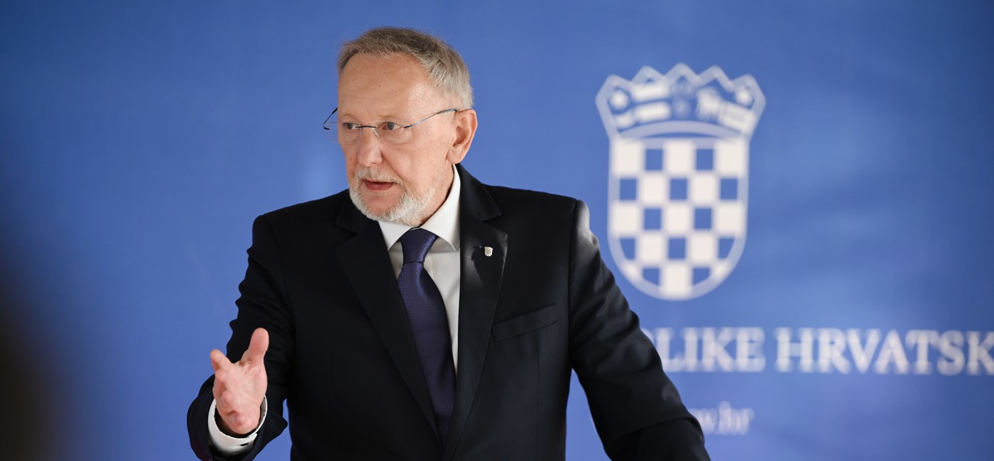 Božinović: Splitski policajac izboden na dužnosti, liječnici se bore za njegov život