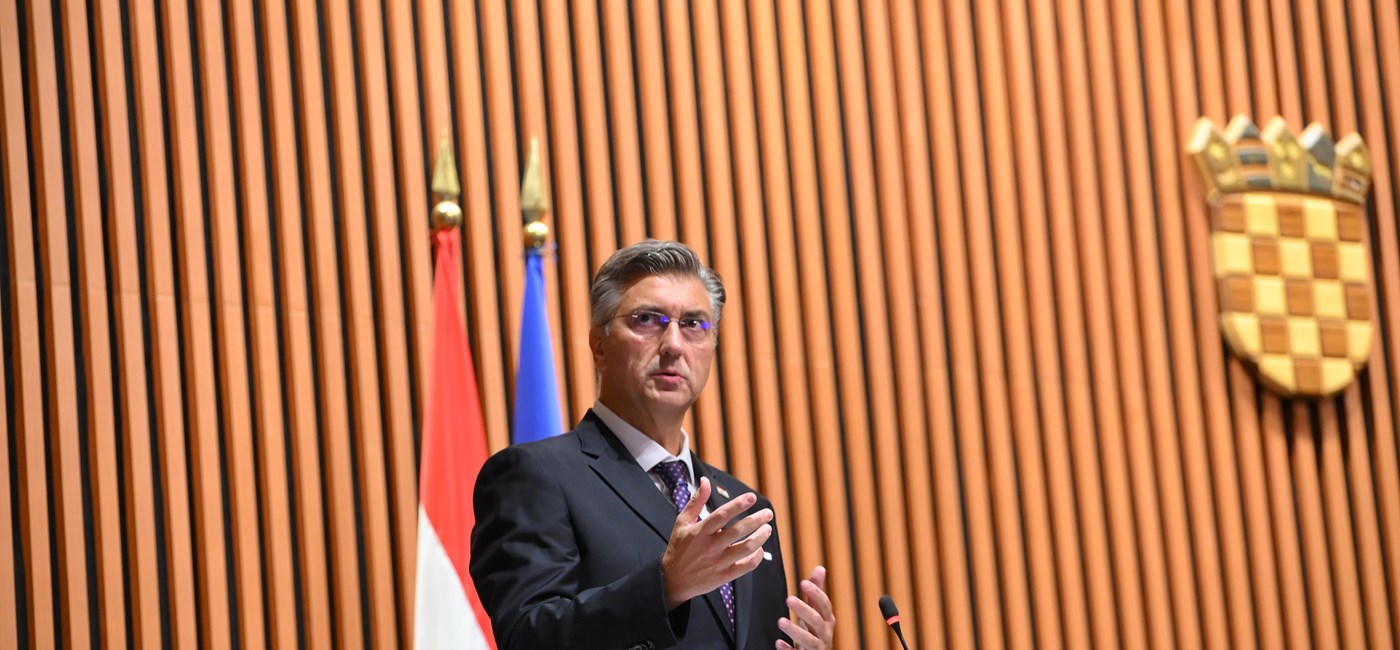 Aktualno prijepodne: Vlada ide u smjeru zacrtanih ciljeva, a oporba ideološkim temama izaziva podjele u društvu