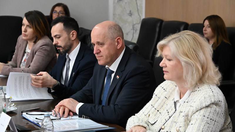 Bačić u Vukovaru uručio ugovore mladim obiteljima