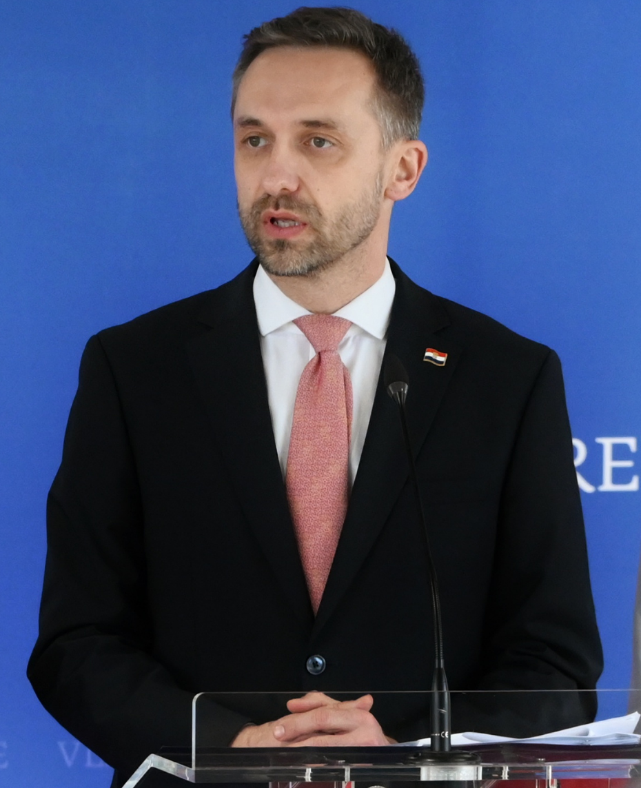 Piletić: Donijet ćemo odluku o osnovici za javne službenike identičnu kao za državne