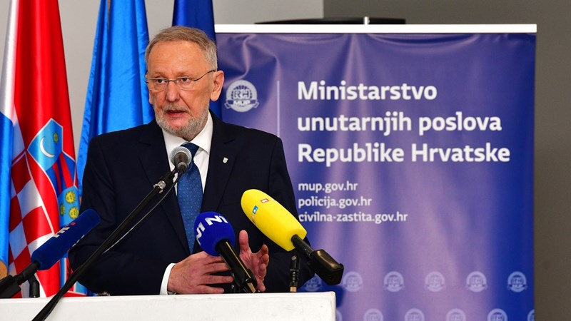 Nezamislivo je da lokalna zajednica diže tužbu protiv Vlade
