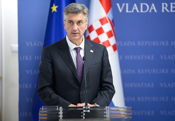 Prosječna plaća dosegnula je 1.555 eura, a medijalna 1.317 eura