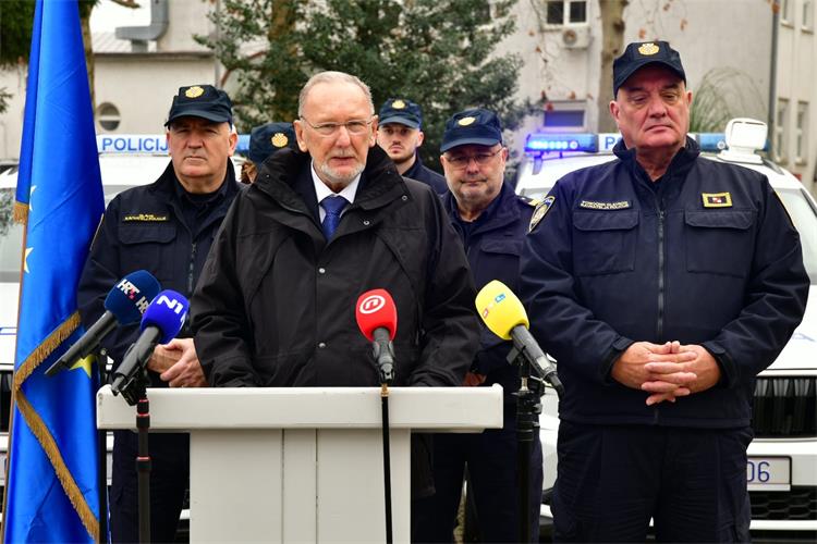 Slika /Vijesti/2025/Prosinac/9_prosinca/Božinović.jpg